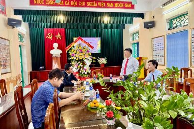 TRƯỜNG THCS GIAO PHONG VINH DỰ ĐÓN ĐOÀN CÔNG TÁC CỦA UBND TỈNH NINH BÌNH VỀ THĂM VÀ CHÚC MỪNG NHÀ TRƯỜNG NHÂN NGÀY NHÀ GIÁO VIỆT NAM 20/11